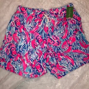 NWT Lilly Pulitzer Men’s Capri swim trunk, Large, in Cosmic Coral Cracked Up